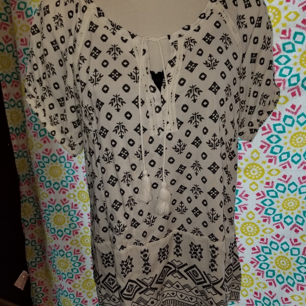 Black and White Top Size Lg